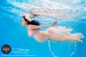 水上孕妇照